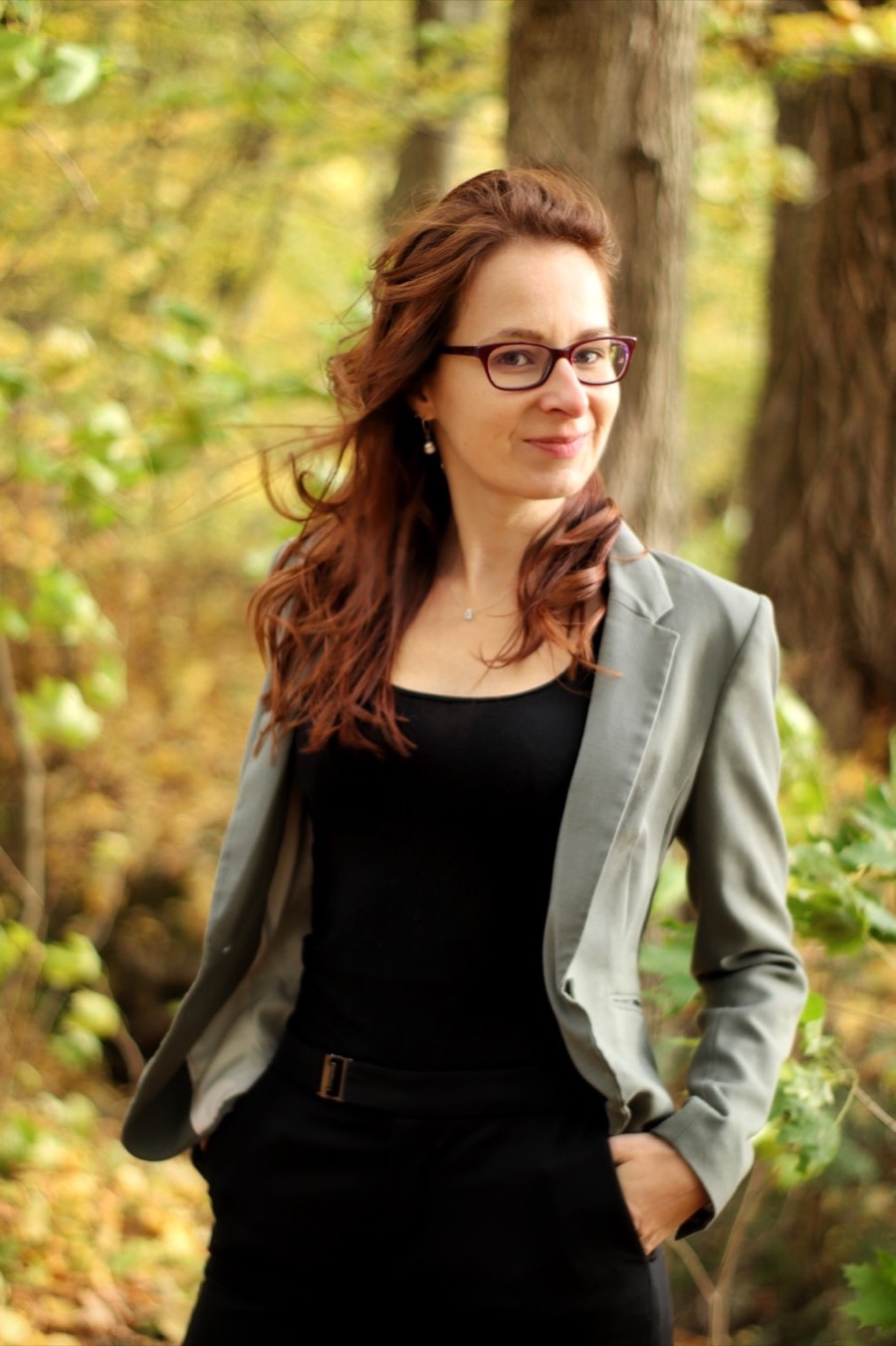 Klaudia Adamiec moderiert eine Veranstaltung